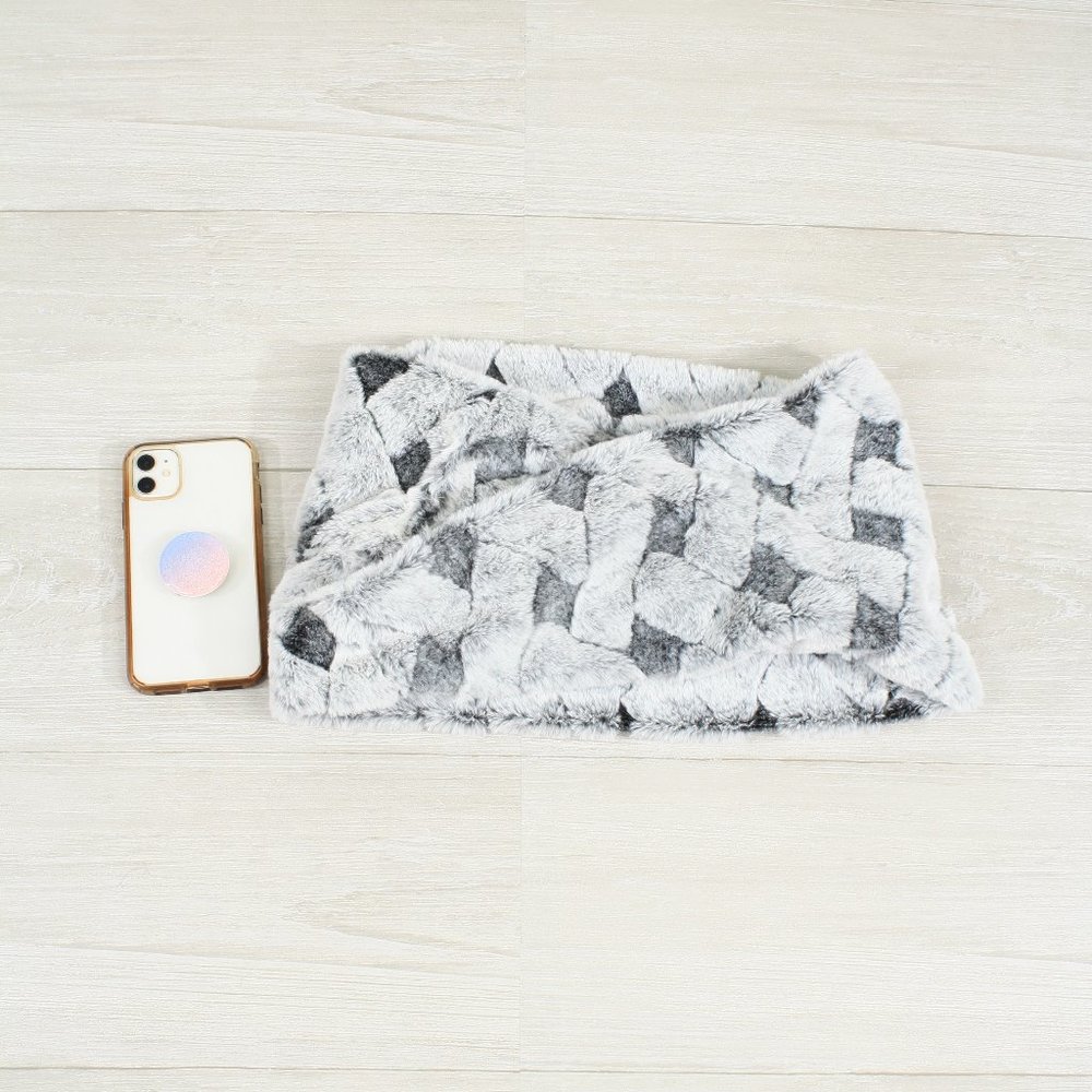 🥰WB Faux Fur Infinity Scarf